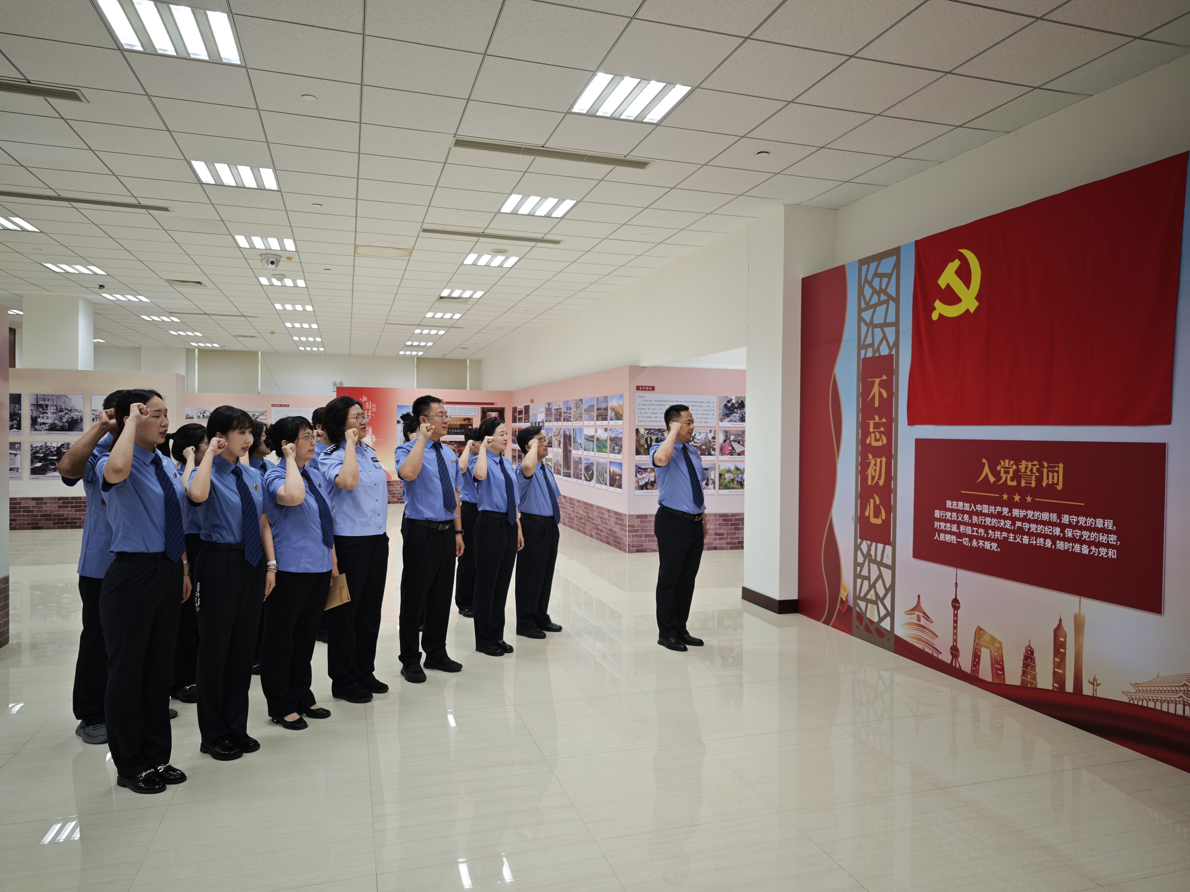 喜迎华诞承红脉 砺检初心担使命——普兰店区检察院开展迎“七一”系列主题党日 活动
